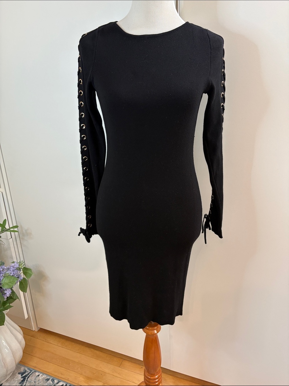 Romeo & Juliet Couture Black Long-Sleeve Lace-Up Gold Grommet Bodycon Dress S